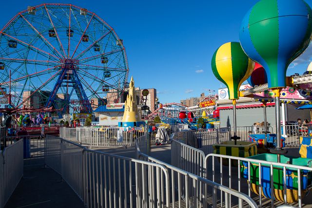 The Wonder Wheel and other empty attractions